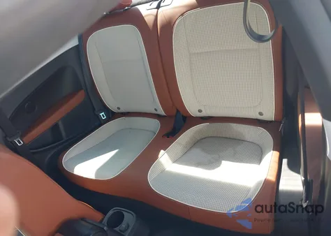 2015 Volkswagen Beetle 1.8T z USA, uszkodzony, nr VIN 3VWF17AT0FM648031